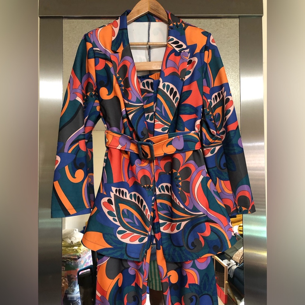 Multi-Color Sample Sale Suit with Blazer & Trousers Size 6